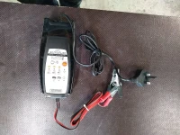 BATTERIELADEGERÄT DRAPER 3/AUSGANG/